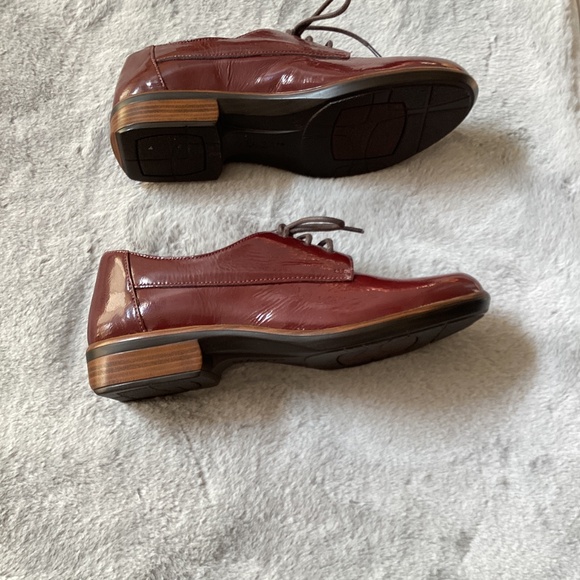 NWOT 2 pairs of Naot lace up leather shoes size 36 burgundy and grey - Picture 2 of 8